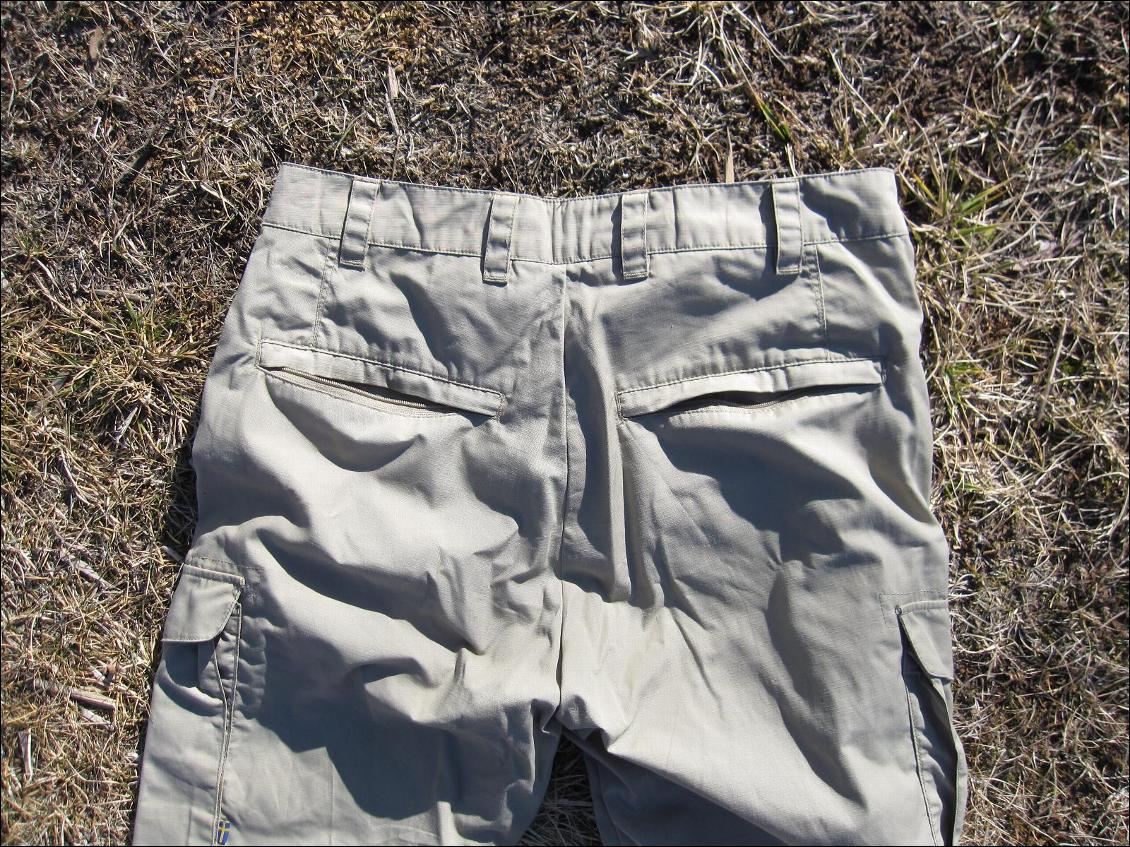 Pantalon Fjäll räven Ruaha, 2 vastes poches latérales, et 2 poches zippées aux fesses