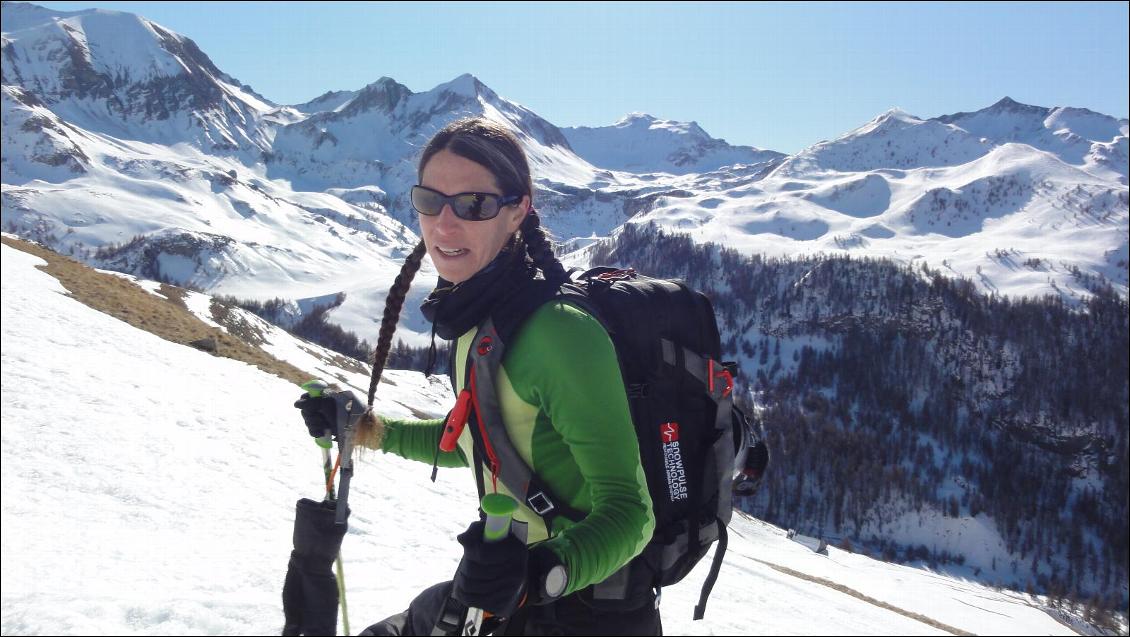 A ski de rando : portés en couche unique à la montée, en sous-gants à la descente