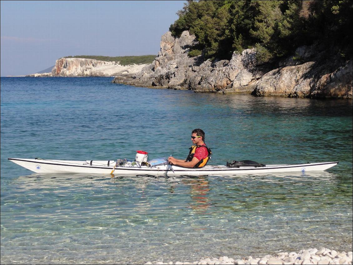 Petite crique sympathique au nord de Céphalonie avec jolie vue sur les falaises