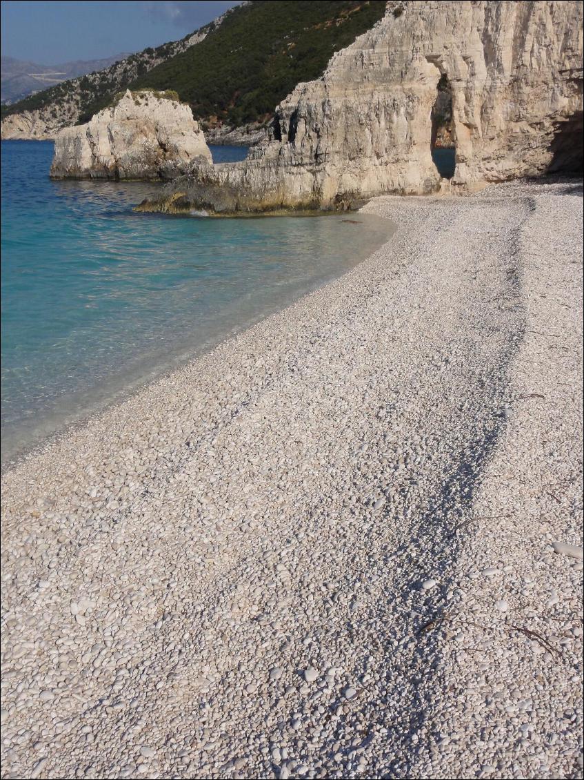 Une superbe plage déserte sur Céphalonie. Grèce. Kayak de mer.