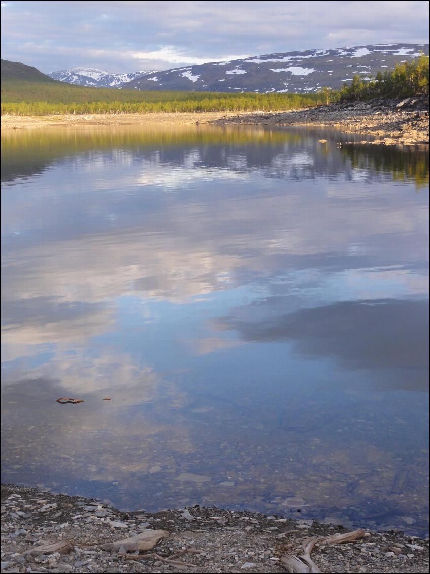 Ce lac fait environ 50km de long, c'est un lac de barrage, on peut accéder à un autre lac naturel après un portage de 1000m environ. Cet autre lac fait environ 30km, et il y en a ensuite encore un mais là le portage est nettement plus conséquent.