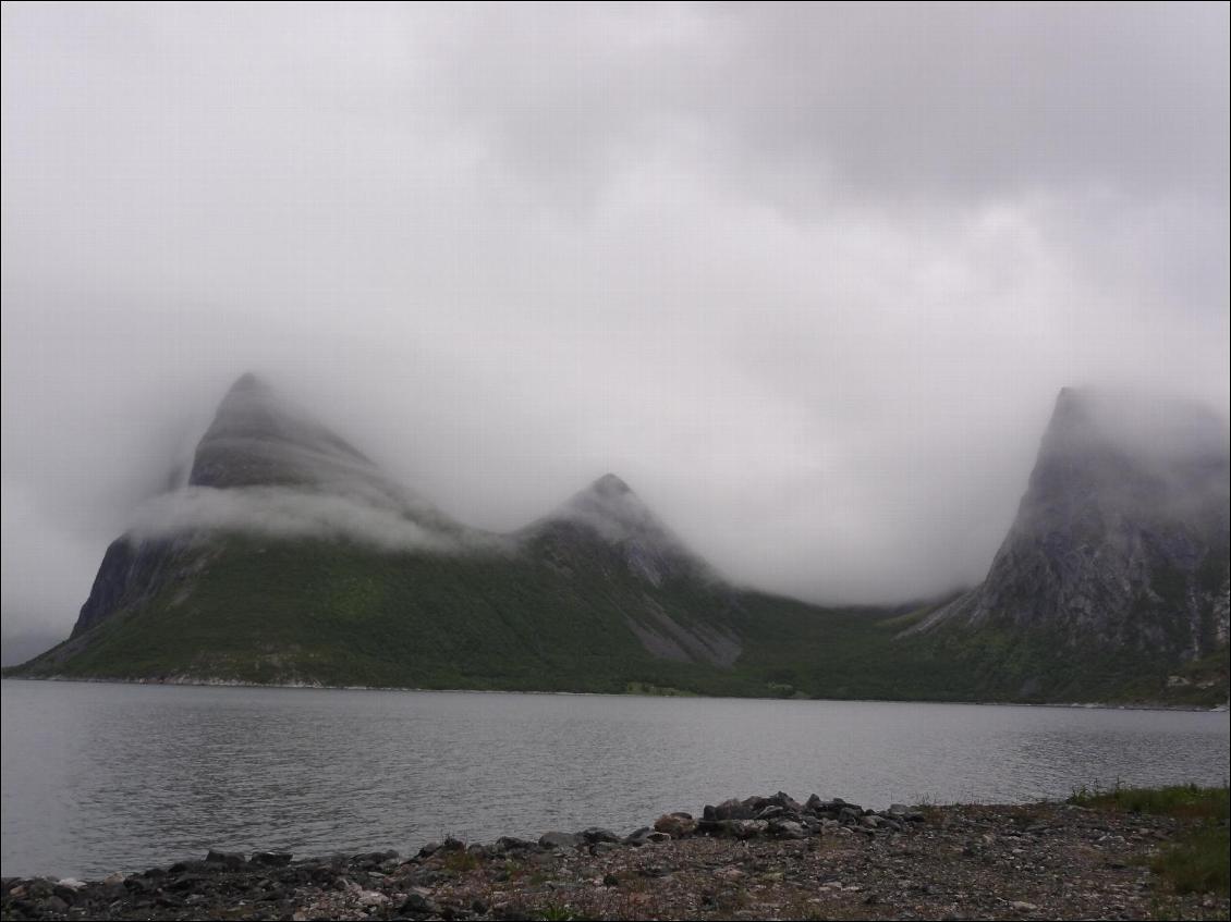 Senja : un cocktail norvégien. On peut en faire le tour en kayak ou emprunter ses sentiers qui la traversent