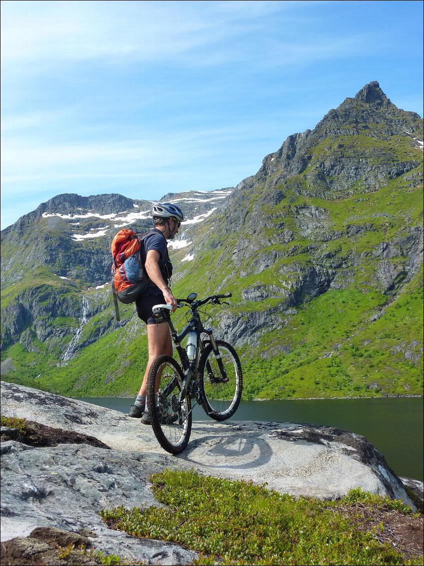 Lofoten : on a vite abandonné l'idée du VTT, les sentiers étaint vraiment difficiles sur les portions des Lofoten où nous avons tenté. (Sud)