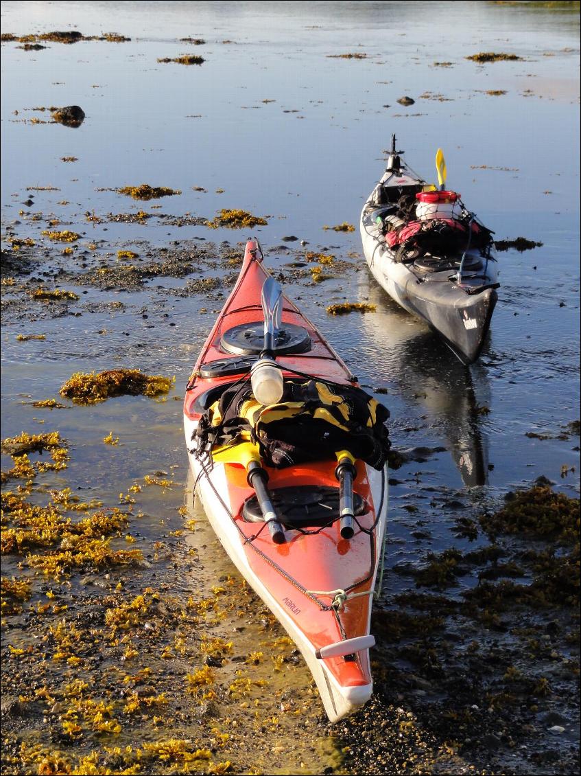 On remonte l'estuaire d'une rivière pour ensuite atteindre le grand lac de Ringvassøya