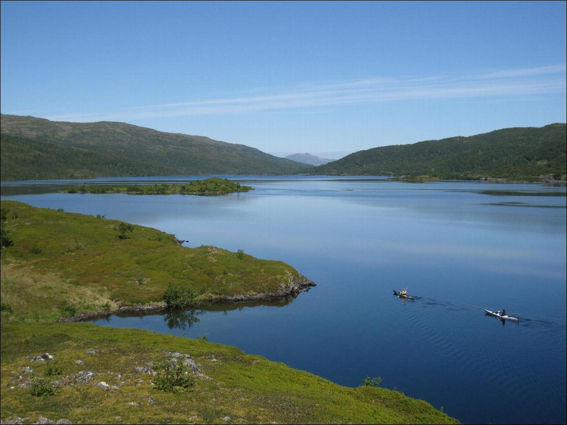 Le lac de lîle de Rigvassøya