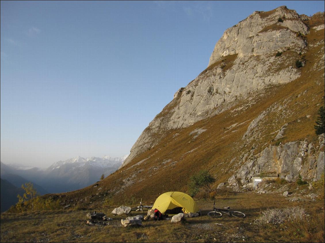 Bivouac 2 au-dessus de Verbier. Bien crevés après les 2050m de déniv + de la journée