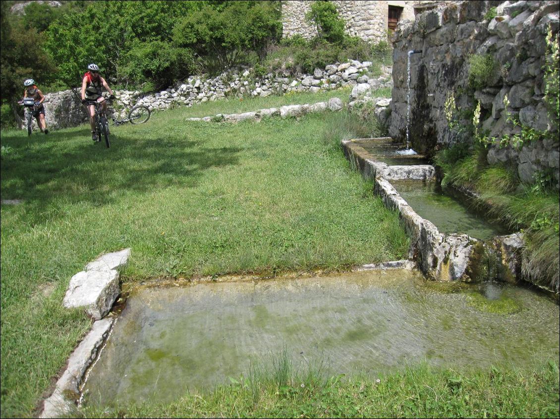 La fontaine du village abandonné.