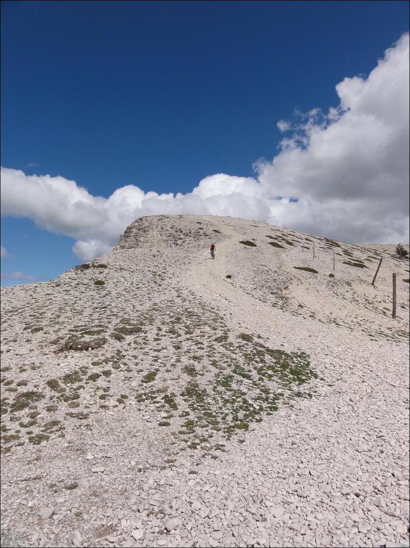 Les crêtes de la montagne de Lure