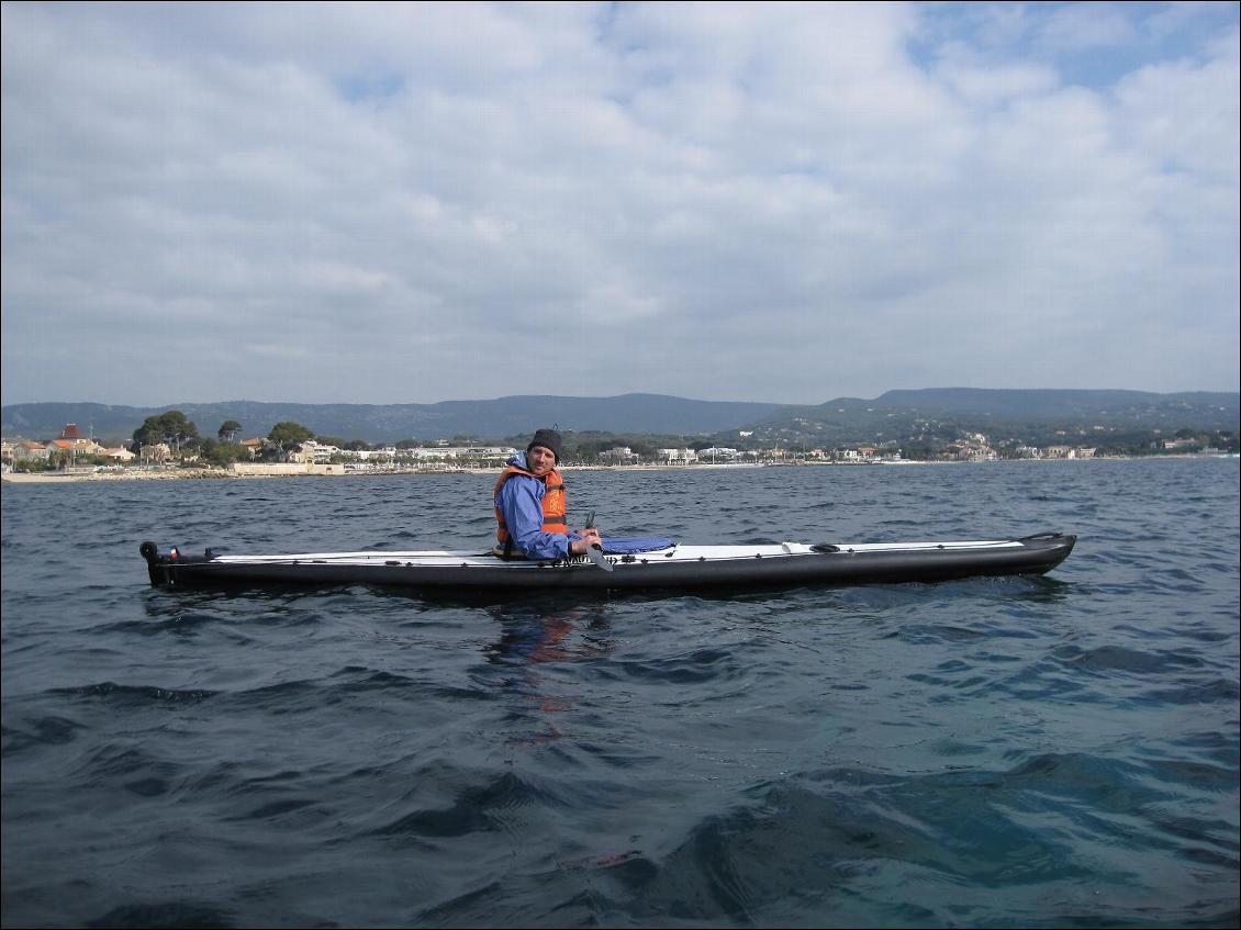 Un kayak pliant relativement effilé