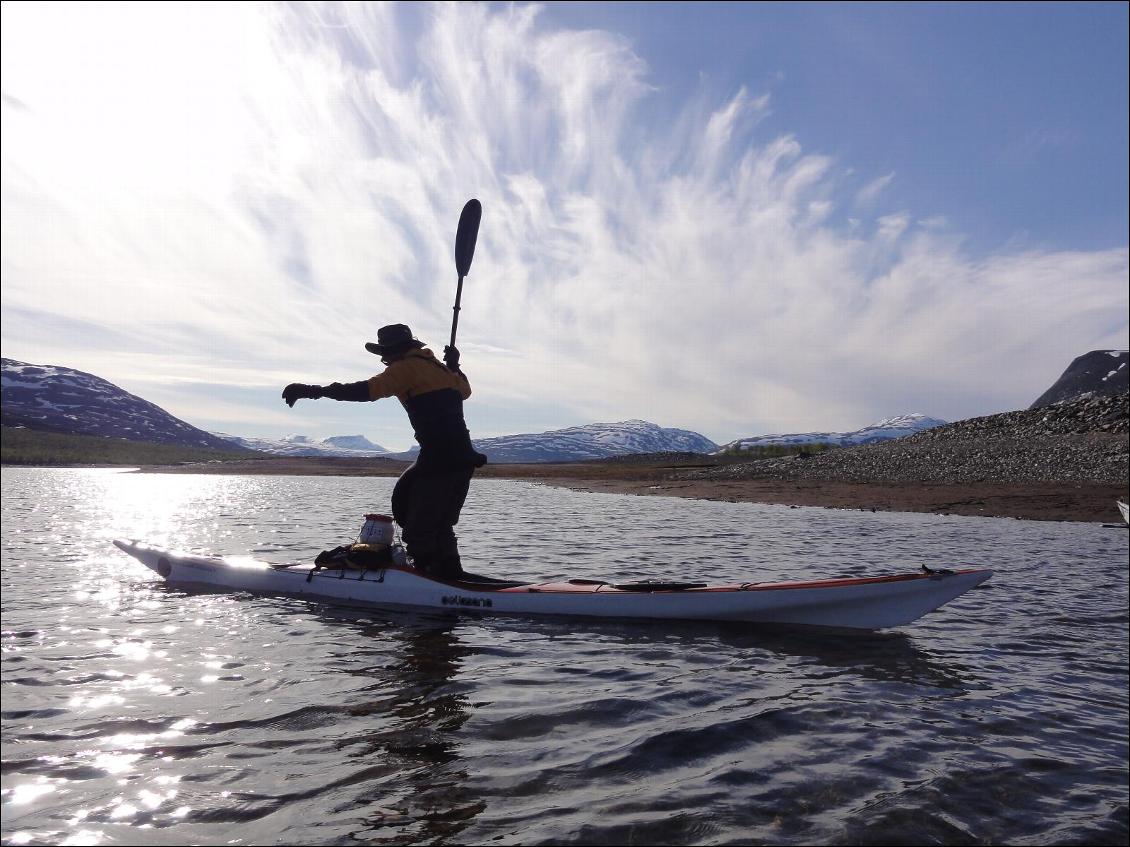 Goltziana Marlin : un kayak suffisamment stable pour pouvoir jouer à l'équilibistre ;-)