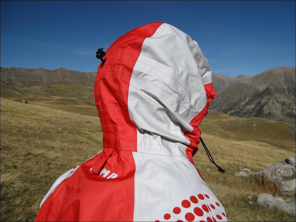 Serrage tour de tête et tour de visage via un cordon élastique