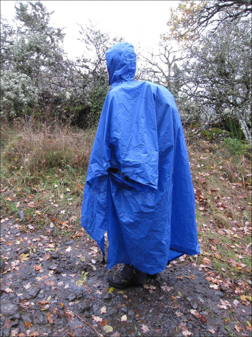 Poncho utilisable avec ou sans sac de randonnée, la longueur est réglable (2 longueurs)