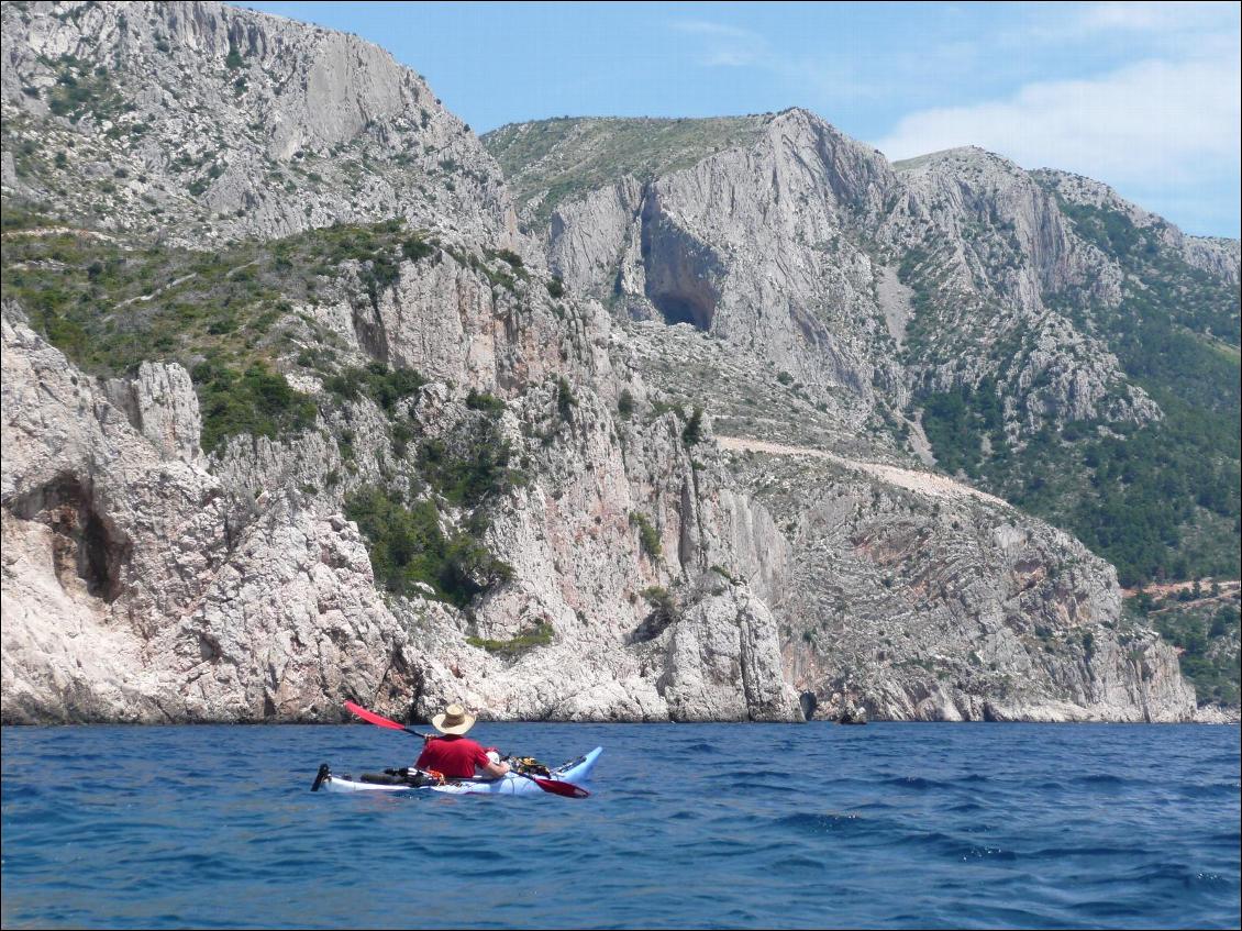 La façade sud-ouest de l'île de Hvar est par endroits très spectaculaire