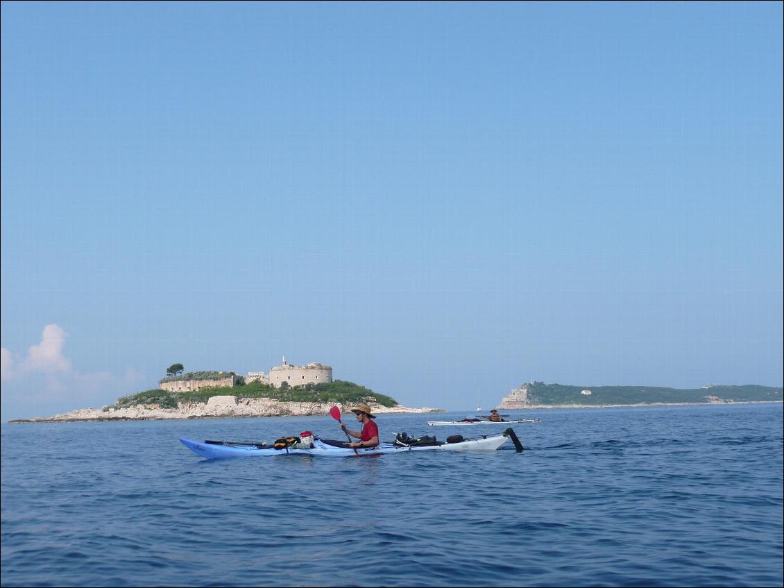 Le fort Monténégrin sur son île en face du fort Croate