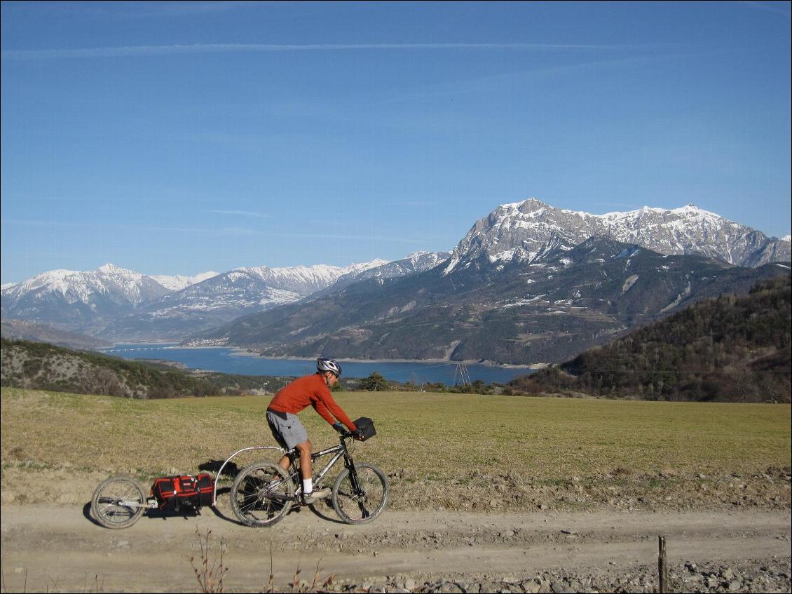 Remorque à vélo Oxtail avec le sac fourni (une trousse à outil en tissu fort). Ce sac est assez petit.