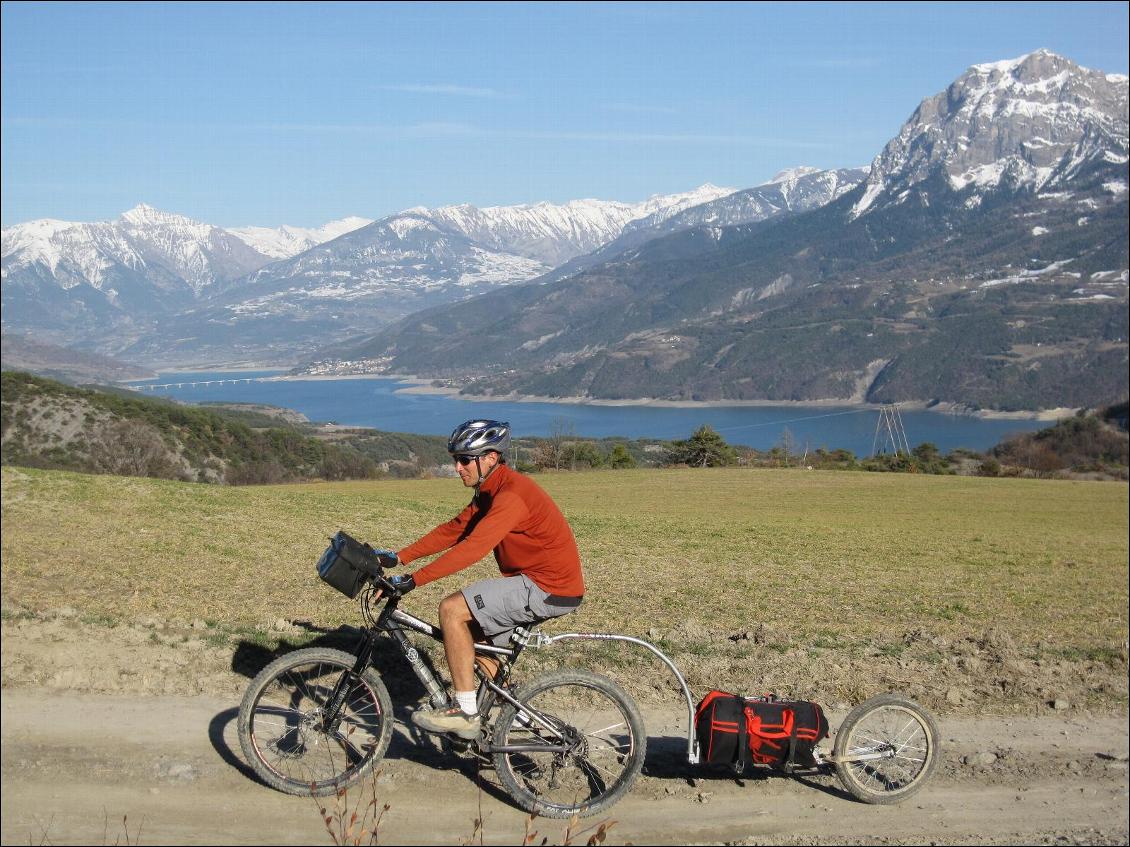 Remorque à vélo Oxtail avec le sac fourni (une trousse à outil en tissu fort). Ce sac est assez petit.