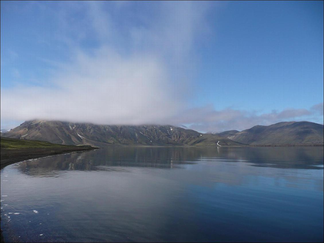 De Landmannahellir à Landmannalaugar : le beau lac Frostasta?avatn