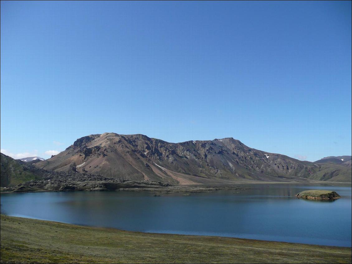 De Landmannahellir à Landmannalaugar : le beau lac Frostasta?avatn