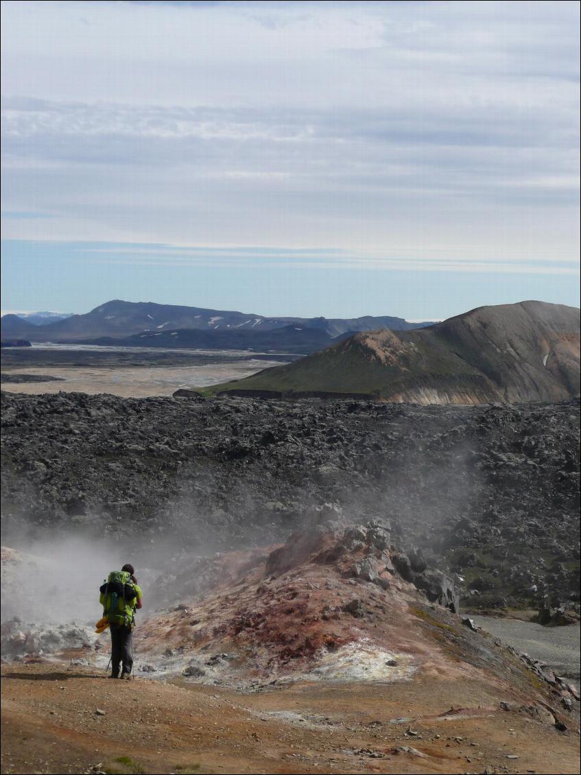 Au-dessus de Landmannalaugar : zone de fumerolles sur fond de coulée de lave chaotique