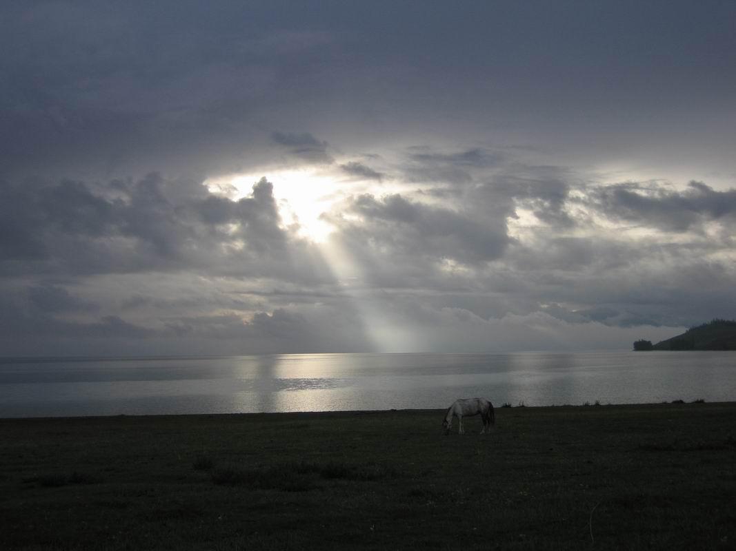 Lumière du couchant sur le Lac Khovsgol