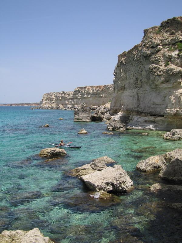 Falaises quelques dizaines de kilomètres avant la baie d'Oristano