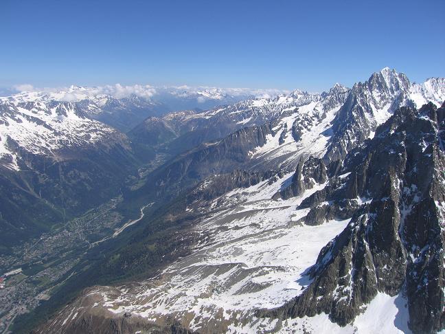 vol-au-dessus-de-l-aiguille-du-midi