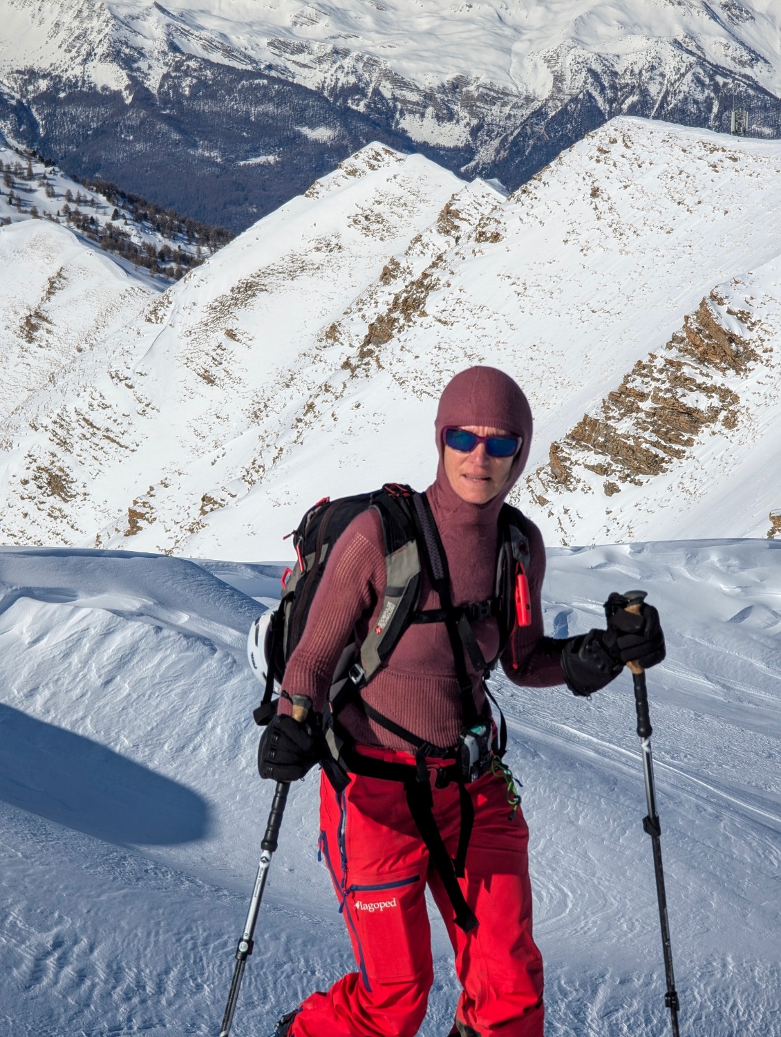 Ski de rando hivernal, du vent sur les crêtes : protection appréciée !