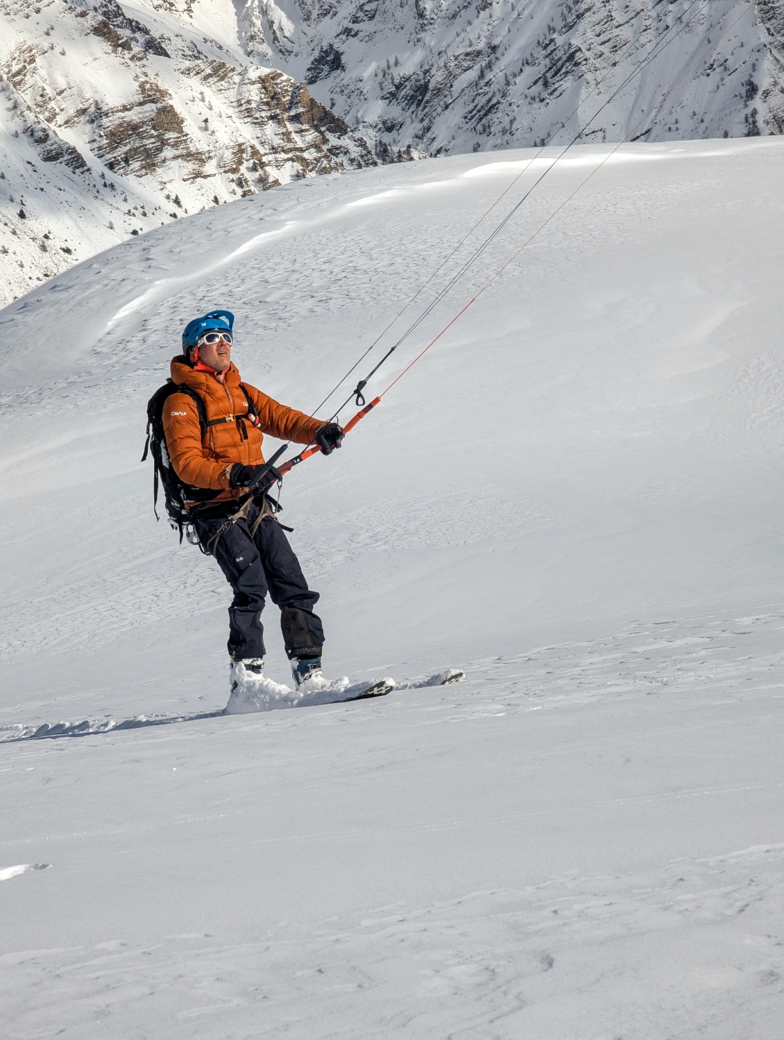 Snowkite hivernal avec la doudoune Meru.