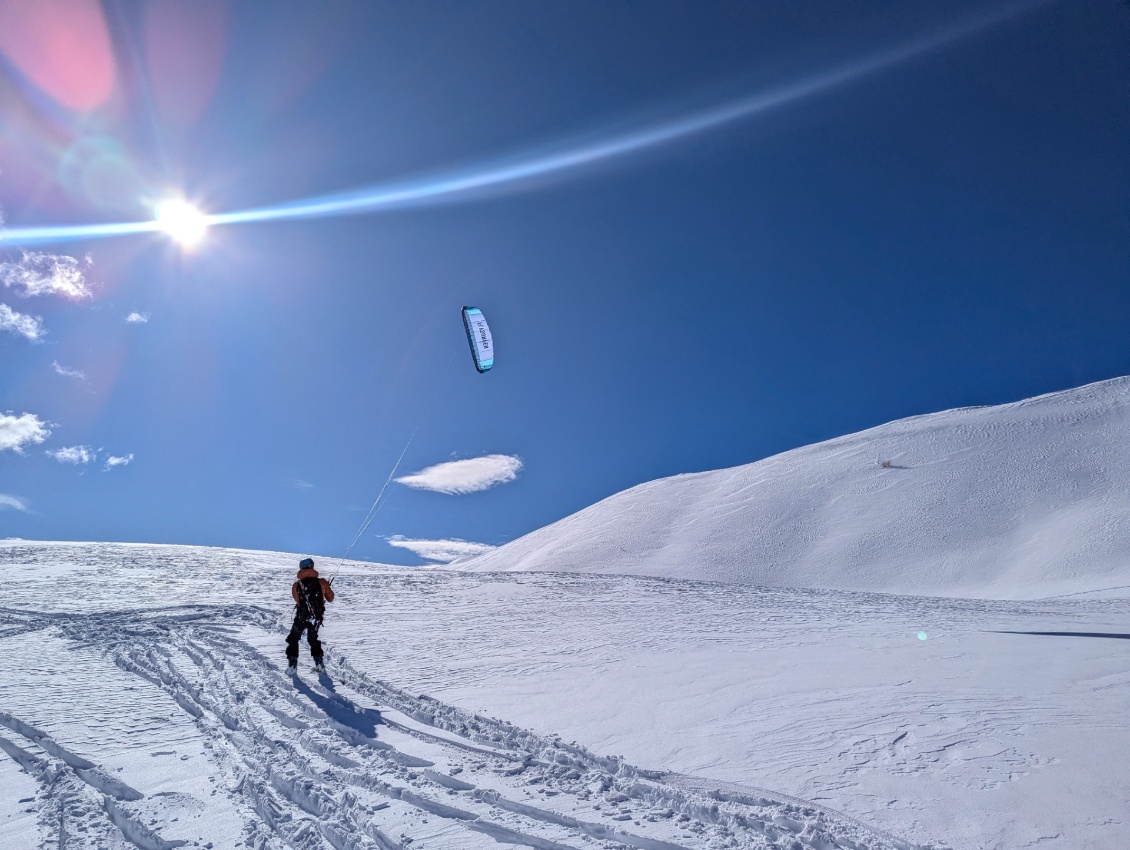 Snowkite hivernal, bien au chaud dans la Meru !