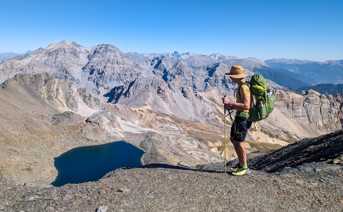 Aération : on voit même un peu le paysage entre le sac et Olivier !