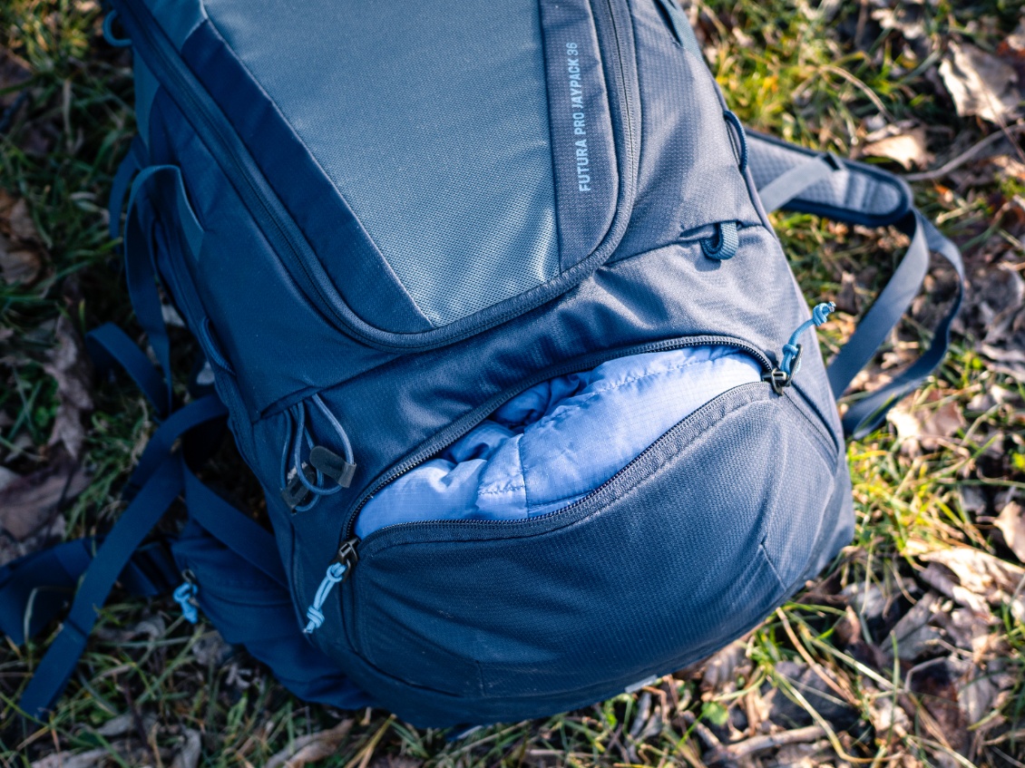 Ainsi, il est facile d'accéder au fond du sac, ou pour isoler des objets (tente un peu humide par exemple).