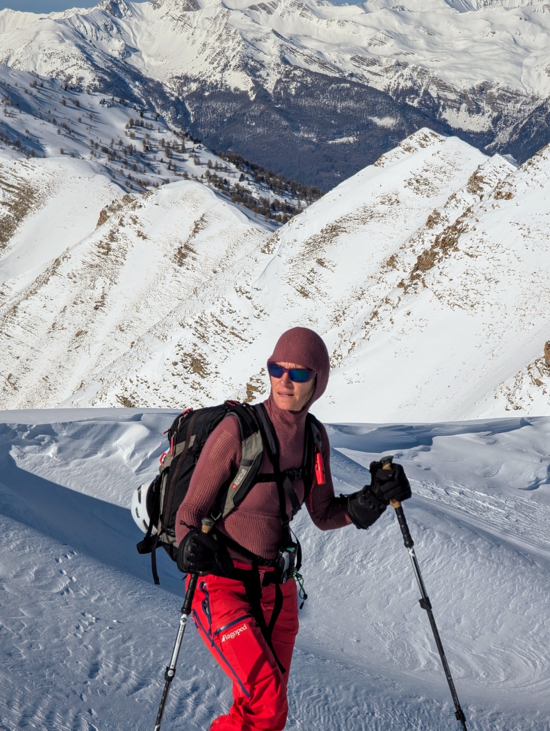 Ski de randonnée, puissance maximale à l'approche des crêtes ventées.