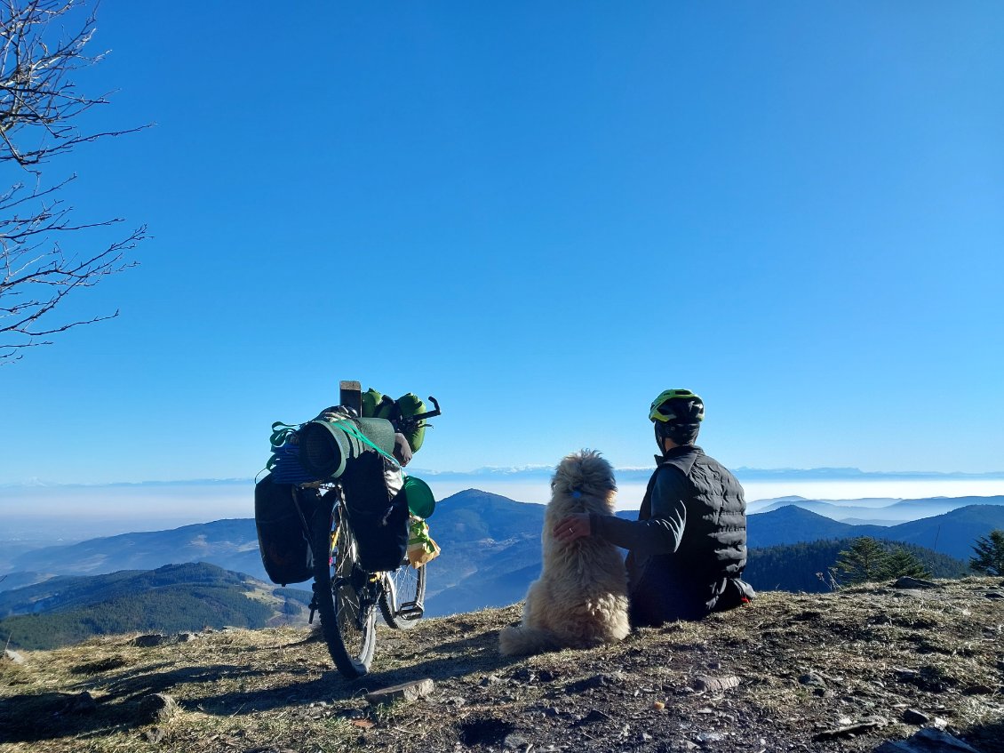 Couverture de 4 jours de VTT hivernal sur la GTHL avec un ouaouaf