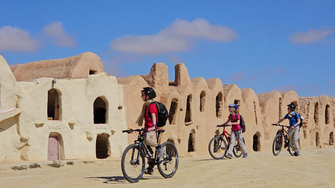 A vélo en famille dans le Dahar tunisien